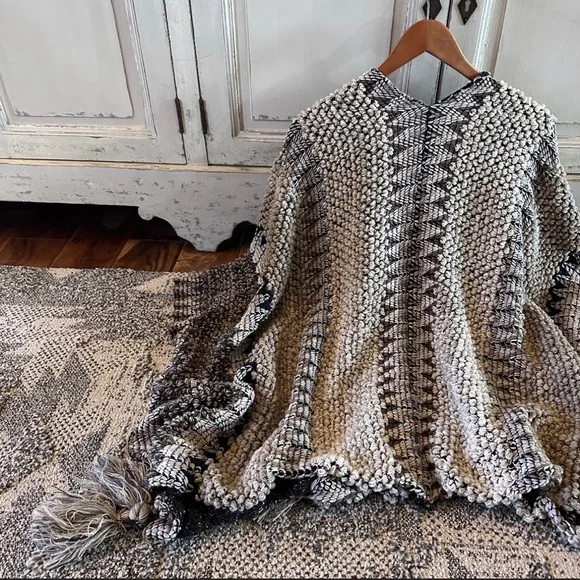 New Bohemian Loom Moroccan Knit Tasseled Handmade Poncho Cardigan Sweater - Picture 4 of 11